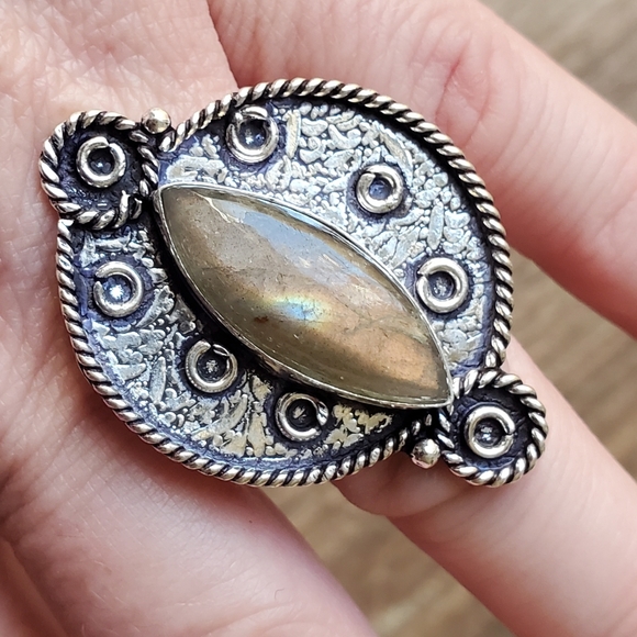 New Labradorite 925 Silver Ring. - Picture 3 of 9